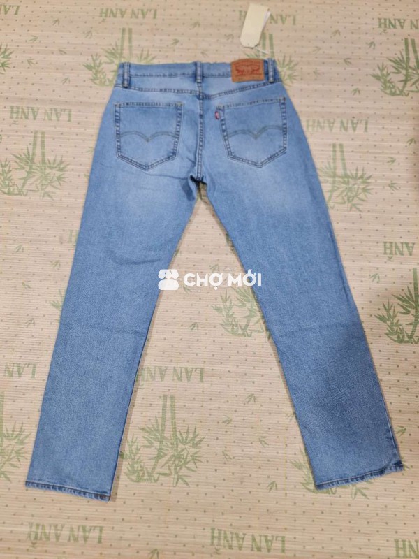Levis 32 new.