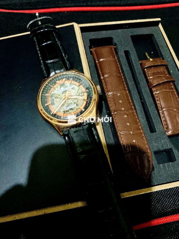 Kẹt tiền để lại đồng hồ cơ Emporio Armani