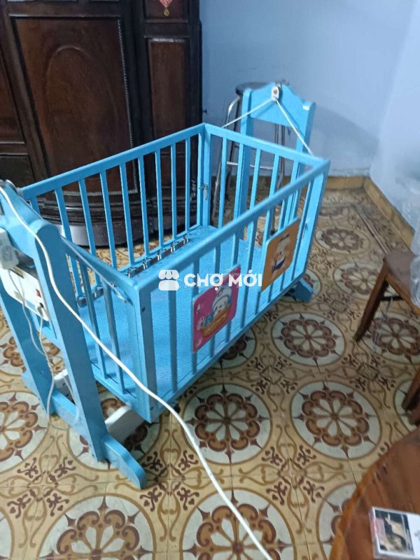 nôi gỗ đưa tự động. có thể làm cũi cho bé