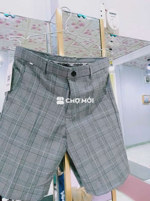 Quần short vải size 30.