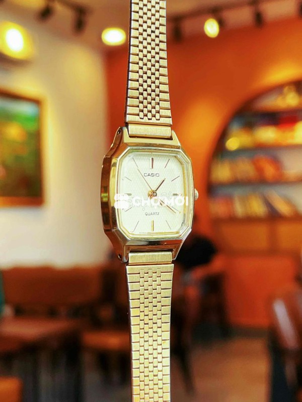 Casio dáng Tank vàng cho Nữ
