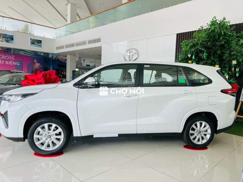 Toyota Innova Cross 2025 giao ngay