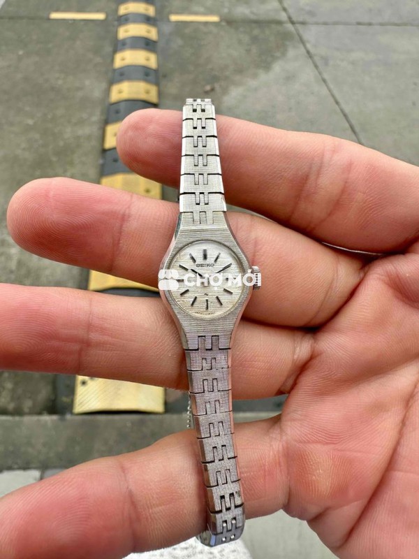 Seiko 11-0330 Analog Manual Women A639 Silver Wome