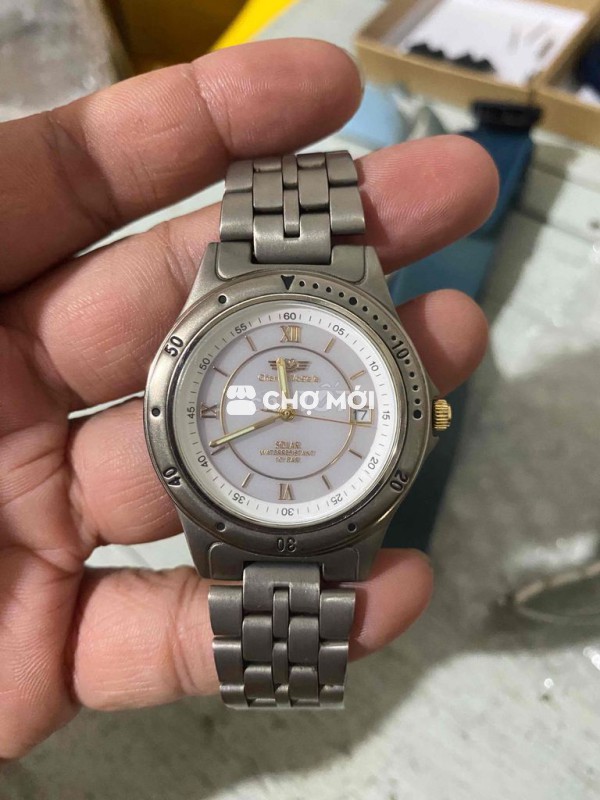 Đồng hồ Chan Vagele Titanium, Pin Solar