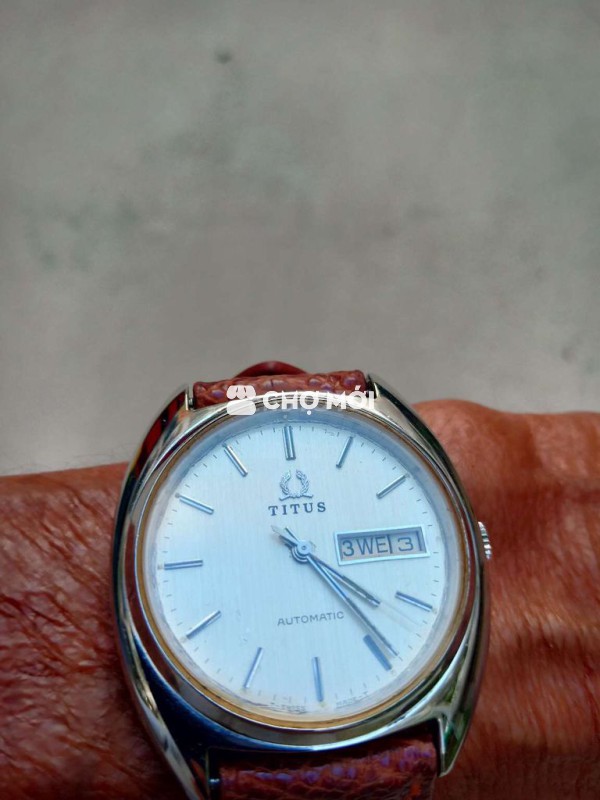 Đồng hồ automatic hiệu Titus size 37 của Thụy sỹ.