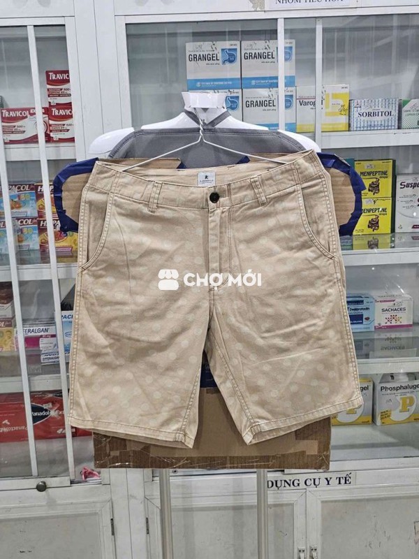 Quần shot R.NEWBOLD màu kem sáng