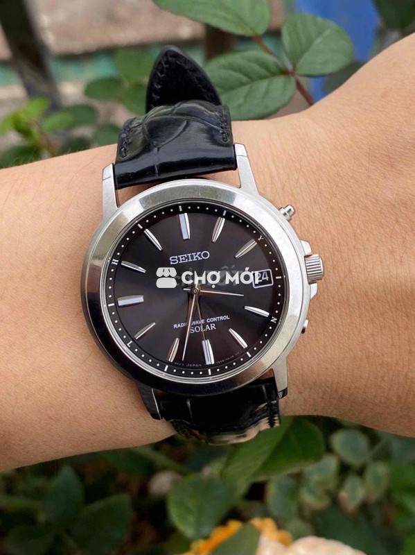 Đồng hồ Seiko Solar nam dây da đen