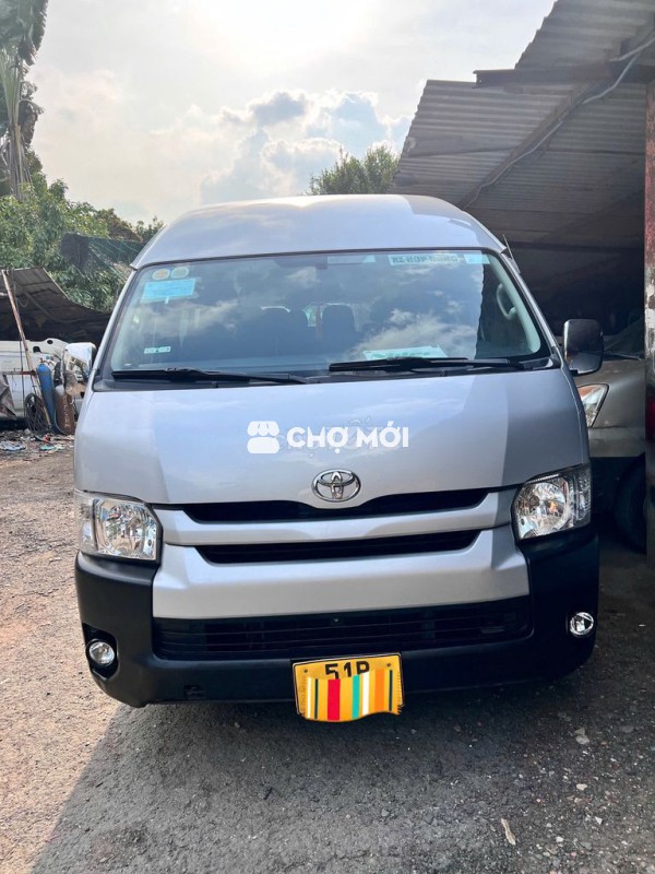Toyota Hiace 2017 máy dầu Nhập Nhật còn rất đẹp.
