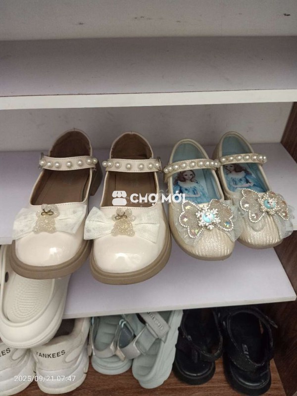 Giày đi học cho bé trai và bé gái