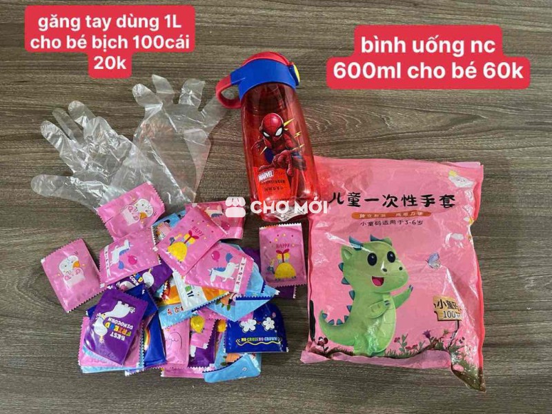 bình 600ml cho bé 60k, găng tay 100c cho bé 20k