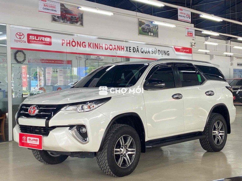 Toyota Fortuner 2019 máu trắng số tự động máy xăng