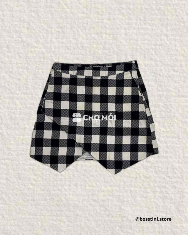 Chân váy caro đen trắng hot trend