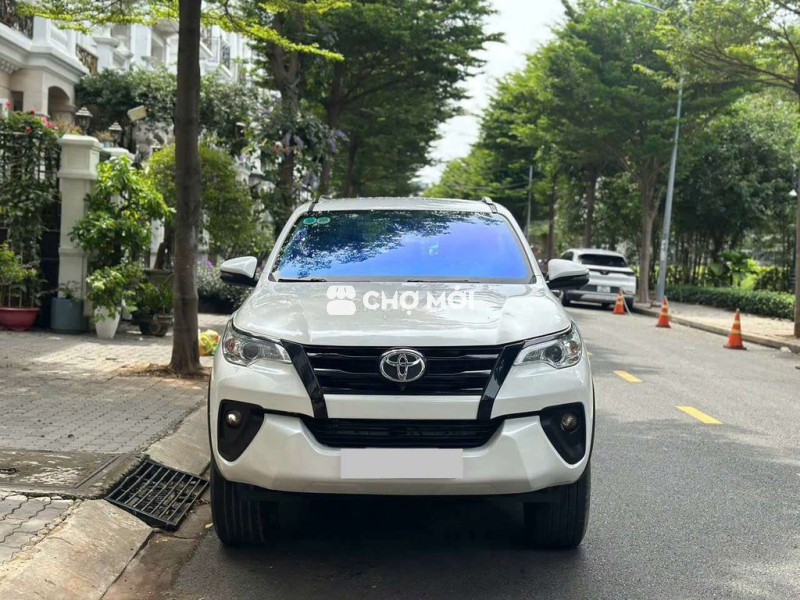 Chính chủ bán Toyota Fortuner 2.4G sàn 2019 lướt.