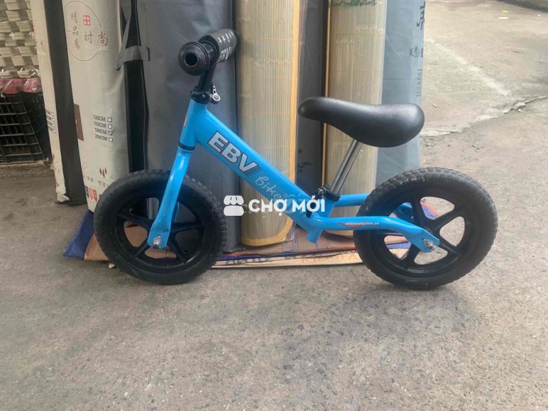 xe chòi chân cho bé