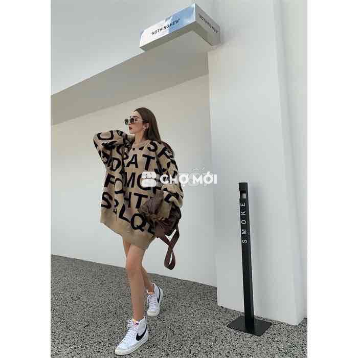 Áo sweater nữ tay dài dáng rộng in chữ phong cách
