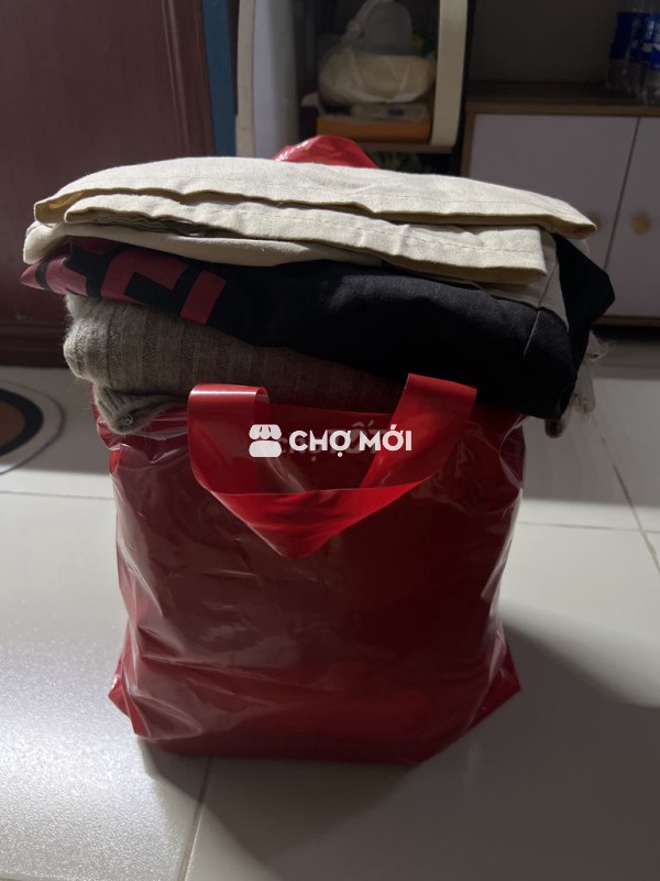 Tặng quần áo không sử dụng còn mới