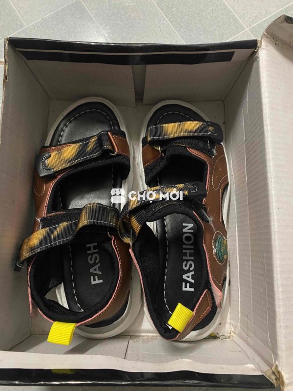 Giày cho bé hàng mới 100%