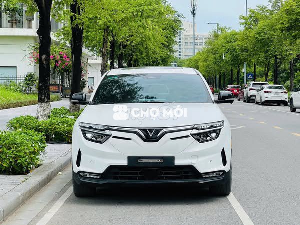 Vf8 plus trắng/ nâu bò 2022 pin SDI