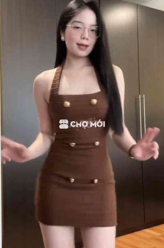 Đầm body đính cúc sang chảnh cổ yếm size S <60kg