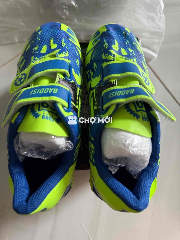 giày đá banh cho bé