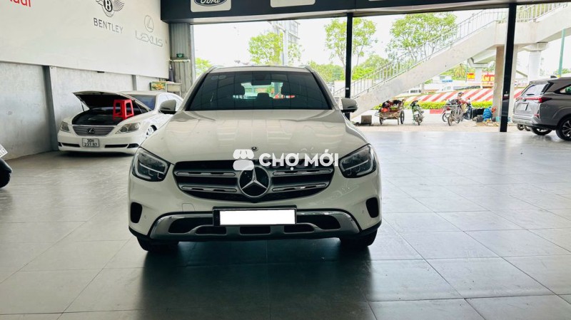 Mercedes GLC200 4Matic 2022 trắng xe nhà cực đẹp