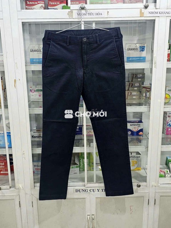 Quần kaki Uniqulo màu đen như mới