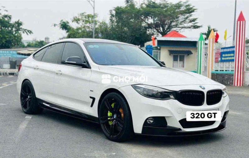 BMW 3 Series 2016 320i GT - 70000 km