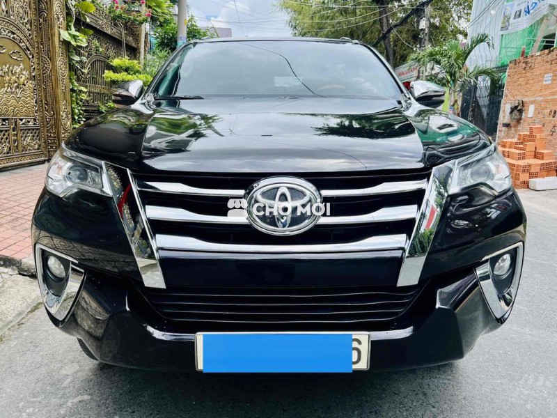 Toyota Fortuner 2019 2.4G, số sàn máy dầu