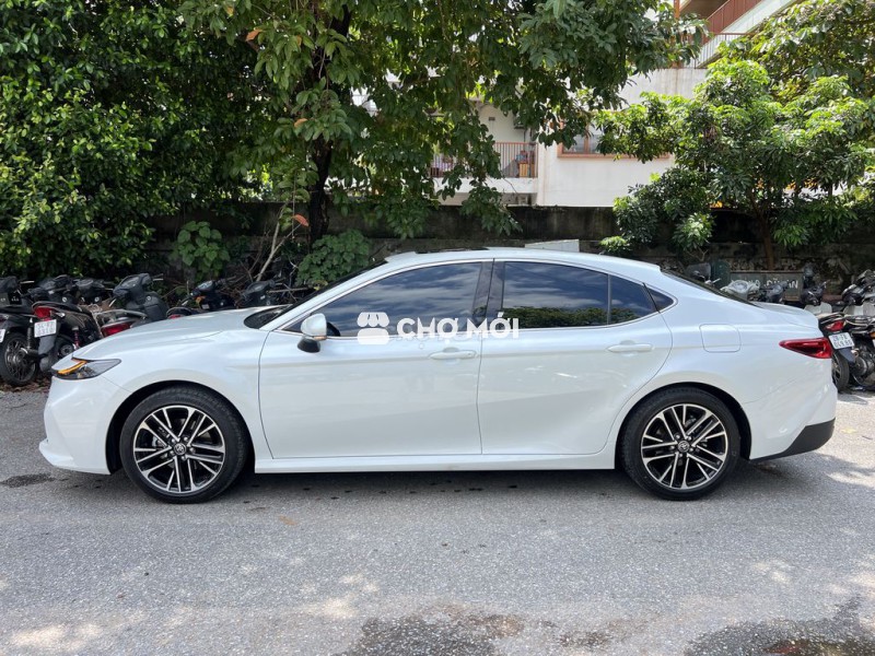 Toyota Camry 2025 2.0Q siêu lướt “1 nghìn 500km”