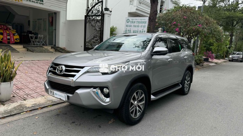 Toyota Fortuner 2.8V 4x4 AT 2019, odo 84k dầu nhap