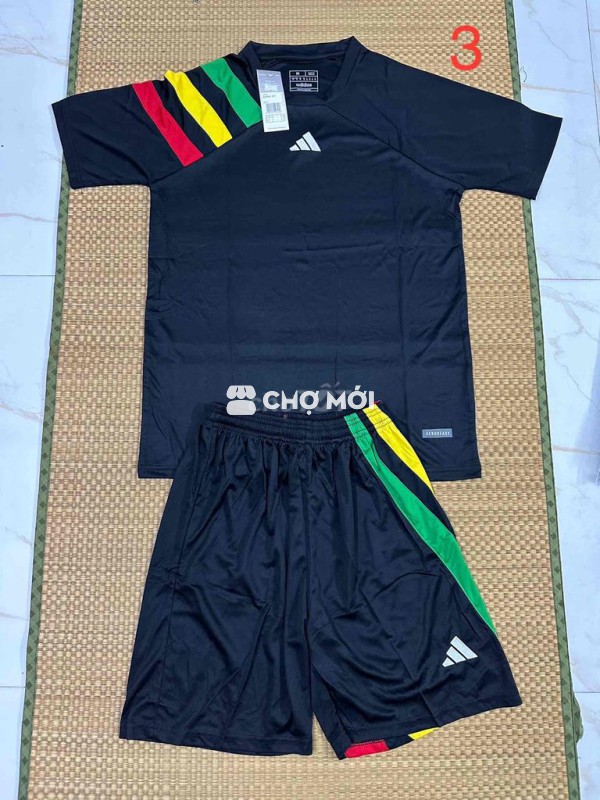 Bán mấy vộ quần áo new nguyên tem tag