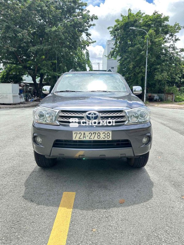 Toyota Fortuner 2010 2.7V 4x4 AT -