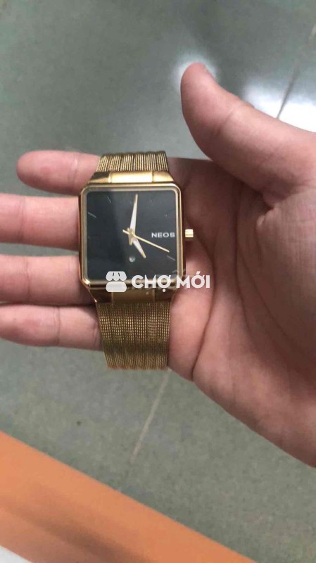 Đồng hồ bỏ trong tủ không có dịp sử dụng nên bán