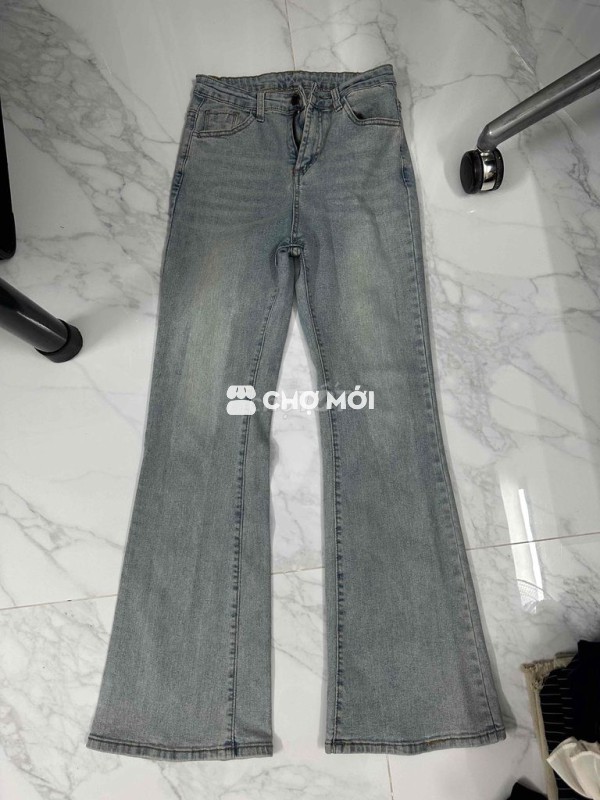 quần jeans suông loe