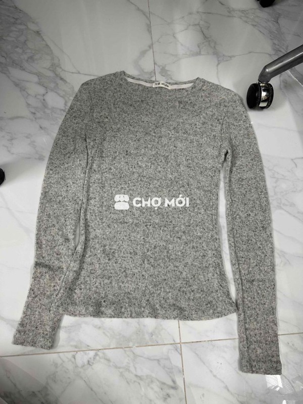 Áo len muối tiêu mỏng cổ tròn dài tay xuyên thấy