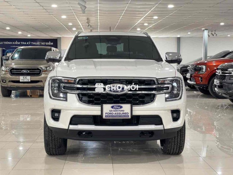 Ford Everest Titanium 2023 lướt đẹp - 11.000 km