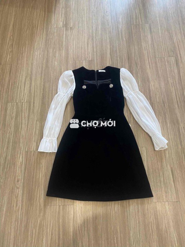 váy đen ren tay