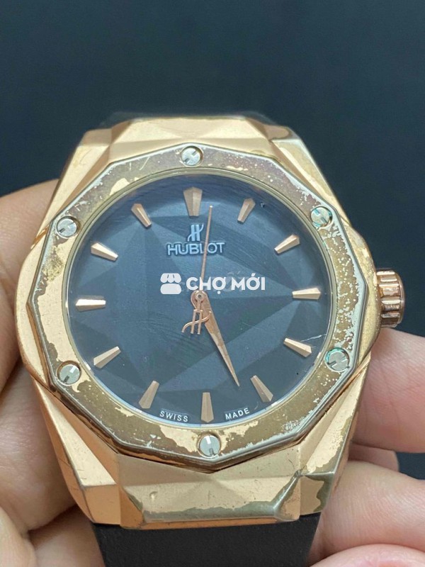 Đồng hồ cũ mòn phai size to