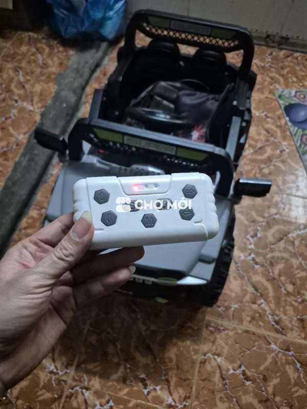 Xe điều khiển cho bé