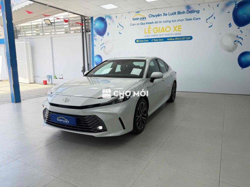 Toyota Camry 2025 2.5HV đi đúng 2000 km