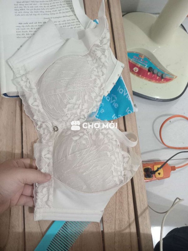 Dạ áo lót nữ size to ạ