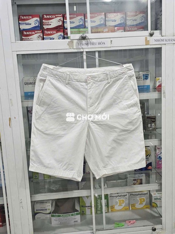 Quần shot Uniqulo màu trắng ngà