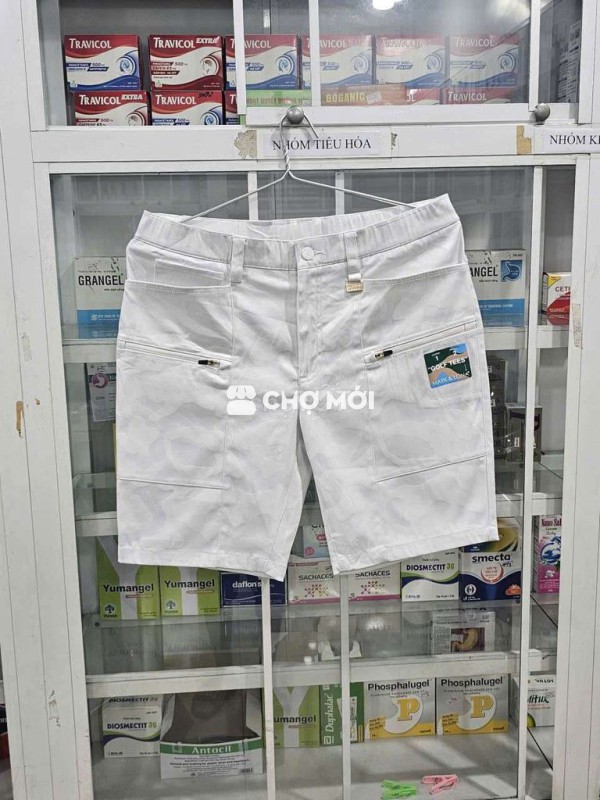 Quần shot Mark&Lona màu trắng phối họa tiết camo