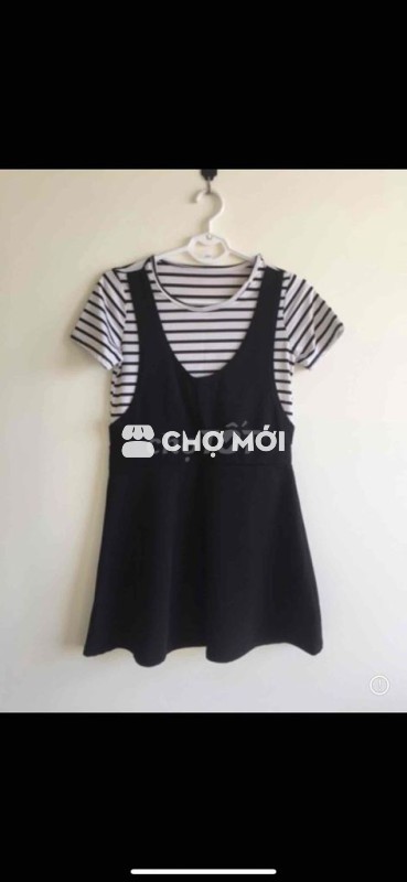 váy đen kẻ ngang