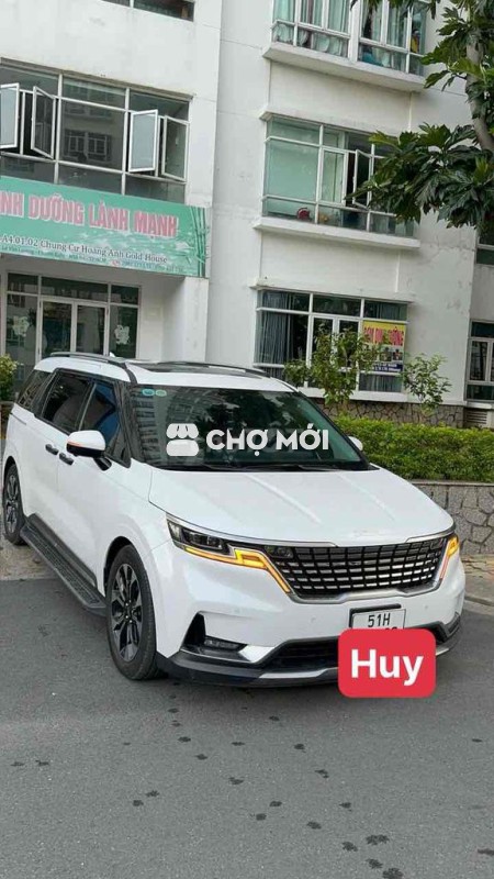 Kia Carnival 2022 2.2D Luxury 8 chỗ - 6 km