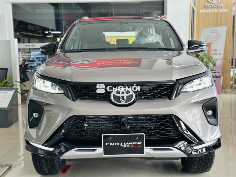 Fortuner Legender 2.4L 4x2 AT | Ưu Đãi Sốc 45 tr