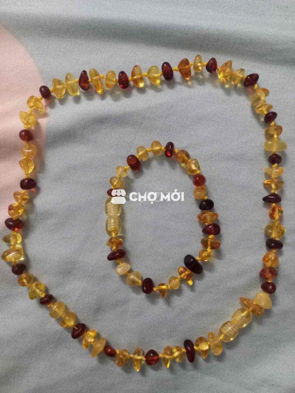 Dây chuyền và vòng tay hổ phách cho bé
