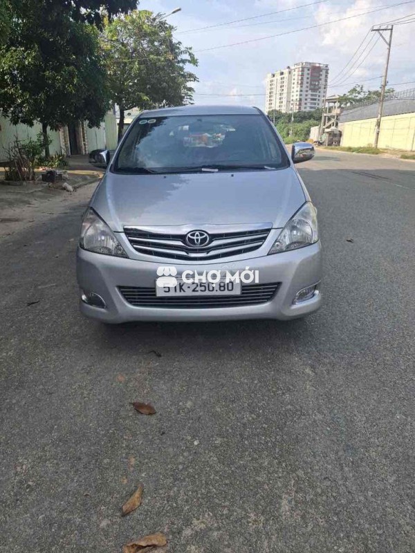 gia đình cần bán một xe toyota innova V đời 2009