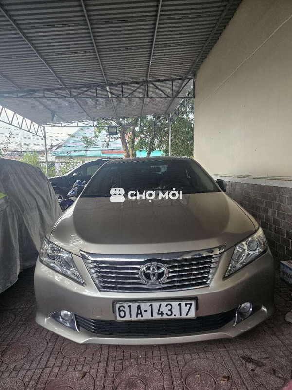 Xe camry 2013 gia đình đang đi - 50693 km