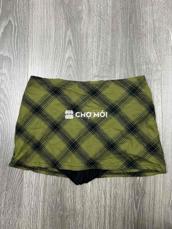 Chân váy cạp trễ